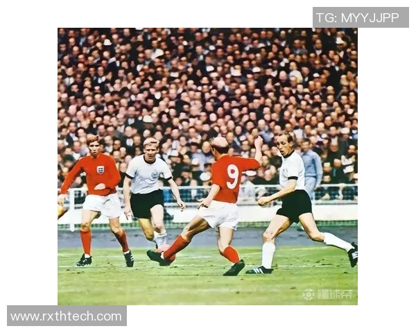 9号球衣传奇足球明星Torre的辉煌历程与场上风采解析